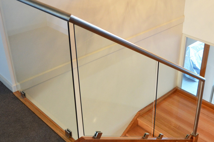 Glass balustrade systems for decking